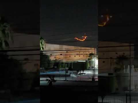 **GRABE EL CERRO COLORADO INCENDIANDOSE DE NOCHE* FIRE AT NIGHT (CERRO COLORADO) BURNING IN TIJUANA