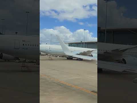 Cathay Pacific A350-1000 at the tarmac#kuyabogpilotzn #cathaypacific #a350 #brisbane #airport#airbus