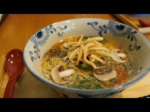 島さんぽ／グルメ／麺神まるよし（Various Types Ramen）／ラーメン／スパイシーラーメン／沖縄グルメ／沖縄のあの店この店／食いしん坊万々歳「ヴィーガンラーメン」／おっさんVLOG #32