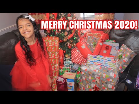 ARI OPENING HER GIFTS! 🎁 CHRISTMAS 2020