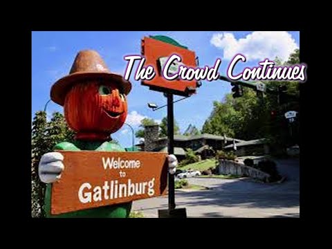 GATLINBURG CROWD and CARS continue...