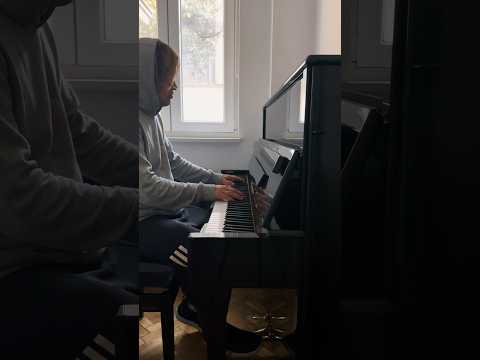 Just wrote this melody, what do you think? 🤔 #piano #composer #jurrivh