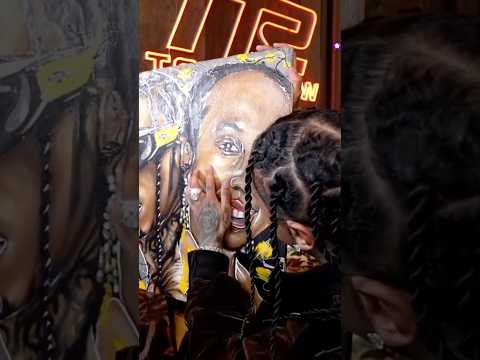 🥹 Tyga gets a painting of his mom 🕊️ s/o @bwhitecreations