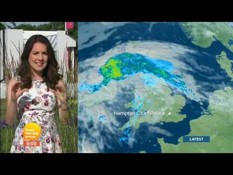 Laura Tobin GMB Weather Hampton Palace Garden Surrounded By Flowers2017 07 04