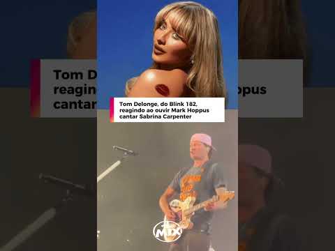 Se liga na reação do Tom Delonge ao ouvir Mark Hoppus cantar "Expresso", da Sabrina Carpenter