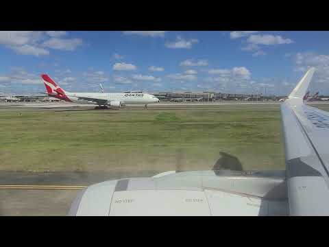 Perfectly clear sky arrival at Brisbane with PAL A321neo at runway 19L