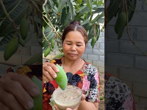 So crunchy mango eating #siscookingtv #jmansogmukbang #eatingshow #mukbang #eatingvideos