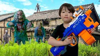 【寸劇】大量のゾンビがお家の中にいる💦みんなでナーフを使ってやっつけろ！Kids Pretend Play Nerf War with Toys