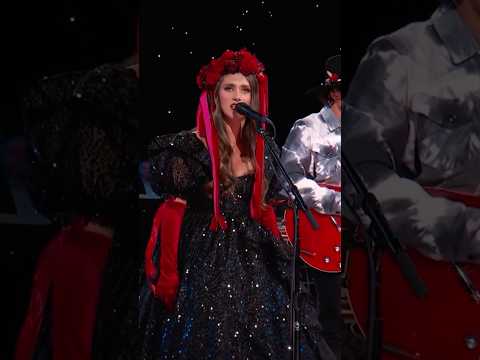 Sierra Ferrell and Lukas Nelson Perform “It Must Have Been the Roses” at the MusiCares gala 🌹