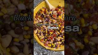 Black Bean & Corn Salsa 💃🏻 #simplerecipe #easyappetizer #salsarecipe #chipsanddip