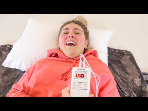 GIRLFRIEND TRIES BIRTH SIMULATOR!!