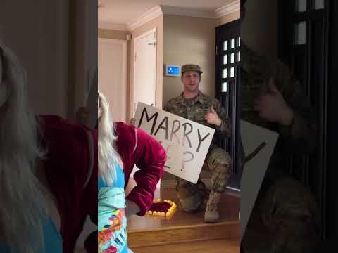 Soldier surprises girlfriend with surprise proposal and finds out she's pregnant ❤️