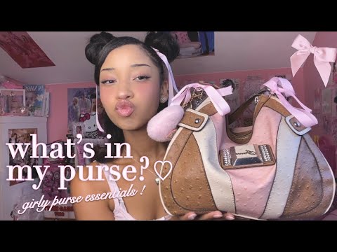 what’s in my purse ♡