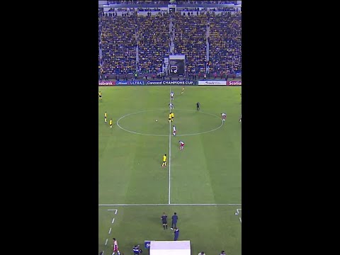 ¡EXPULSADO! Alan Mozo recibe su segunda amarilla y se va del partido