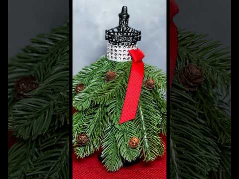 Dress Form Christmas Tree. #dressformchristmastree #dressform #christmas #christmasdiys