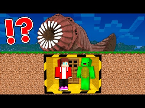 Mikey And JJ's BUNKER Vs SANDWORM In Minecraft - Maizen