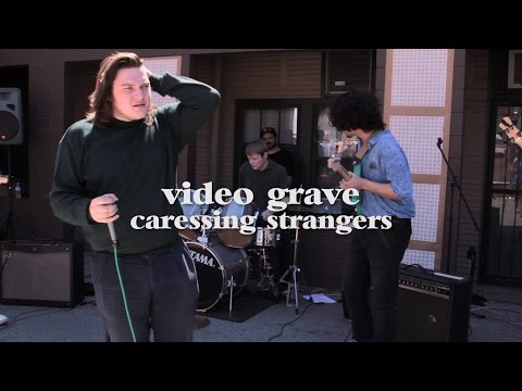 Video Grave - Caressing Strangers (Live @ LUNA music on Record Store Day '16)