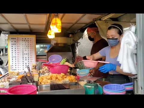 FRIED CHICKEN SKIN & CHICKEN FEET - TAIWANESE STREET FOODS KYLA'S TV