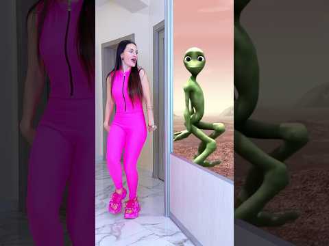 What’s Wrong With My Dame Tu Cosita Mirror?) #katebrush #shorts #viral #dametucosita