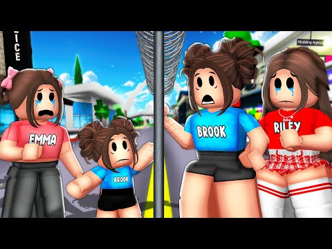 The WALLS Split OUR FAMILY In Roblox Brookhaven!!