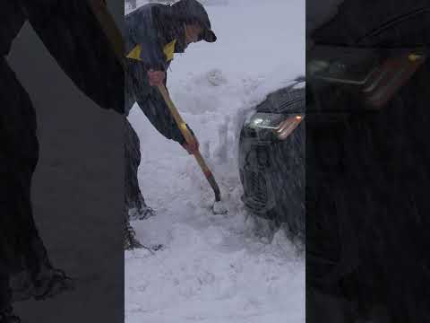 Record Snowfall Towing Challenges: Donner Pass & Lake Tahoe