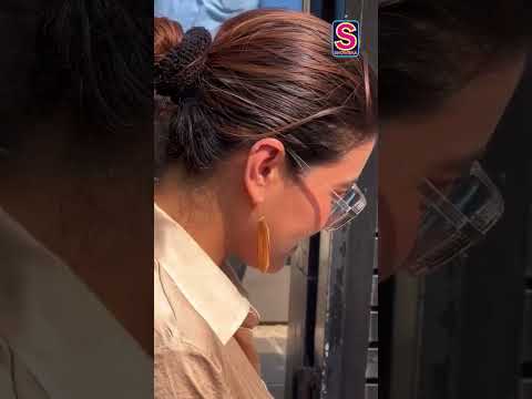 Kajol Shares A Heartwarming Moment As She Signs An Autograph For An Old Admirer | N18S | #shorts