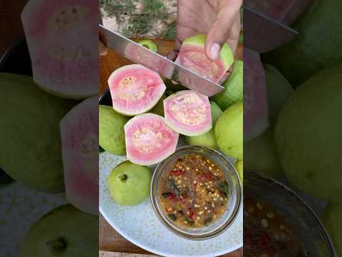 My favorite guava #siscookingtv #makbangtv #mukbang #mukbangerstv #guavafruit