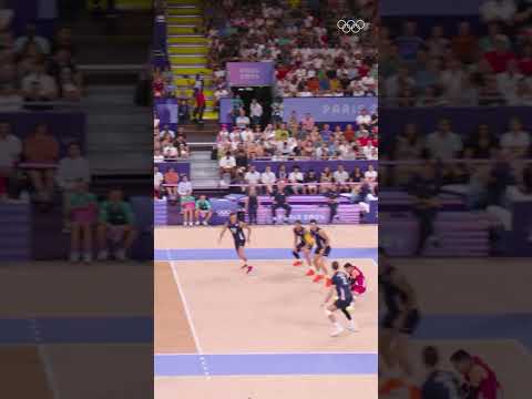 You have never seen anything like this... 🏐 #Olympics #Sports #Volleyball