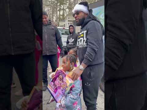 Jeezy gives out toys in College Park ❤️