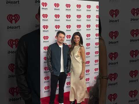 The Sopranos Co-Stars Jamie-Lynn Sigler & Robert Iler Hit The #iHeartPodcastAwards Red Carpet