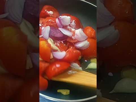 Homemade Tomato Ketchup! Easy to make tomato sauce at home|#Shorts #YouTubeShorts #tomatosauce