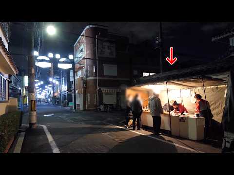 A stand-up food stall in a residential area! An 85-year-old grandma works harder than anyone else