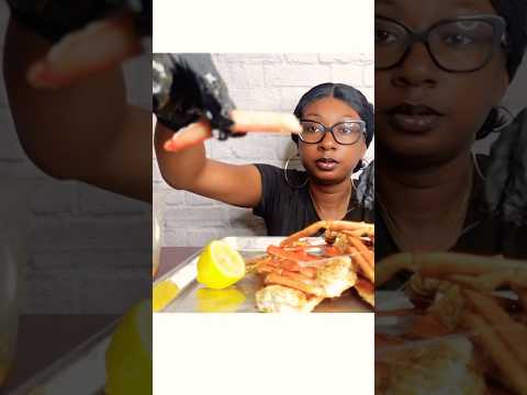 Come Eat Snow Crab Legs With Me #seafoodboil #seafood #mukbang #shortsvideo #438