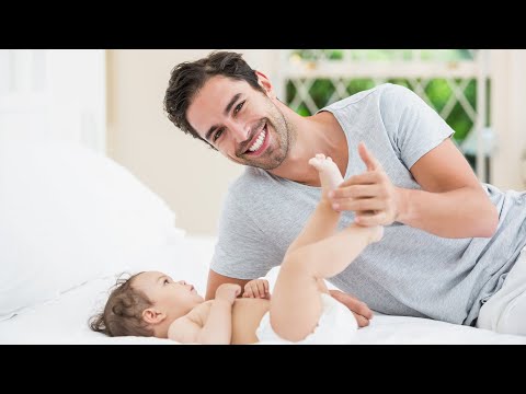 Aprendo a decir papá, como enseñarle a un bebé a decir papá. Tierno papá y su bebe