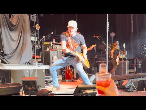 Travis Denning-I Know How It Sounds(live) 7/27/24 Tinley Park