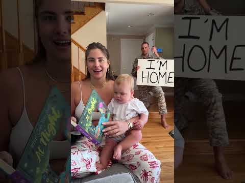 Soldier surprises girlfriend by coming home early to propose and finds out she's pregnant ❤️