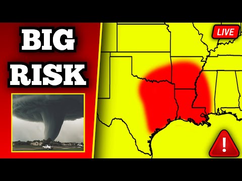 The Huge Tornado In El Campo, Texas, As It Occurred Live - 12/26/24