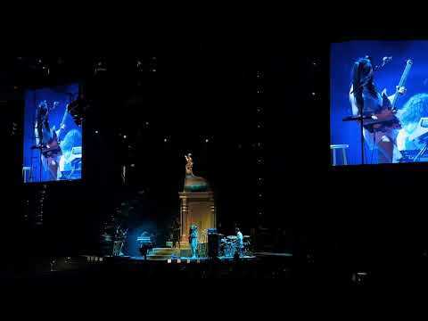 WILLOW Performs “symptom of life” LIVE at Amalie Arena 9.4.24 Tampa, Florida