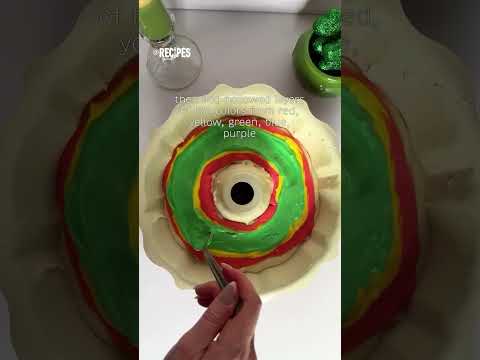 How to Make a Hidden Rainbow Bundt Cake for St. Patrick's Day #bundtcake #stpatricksday