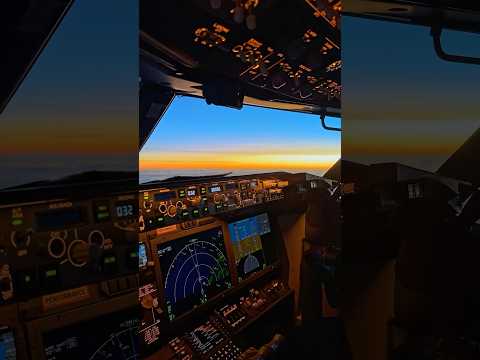 Never get tired of sunrises! 🌅 #sunrise #cockpit #pilot #avgeek #Boeing737