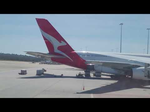 Landing at Melbourne Airport Tullamarine and taxi to terminal gate with Air New Zealand B777