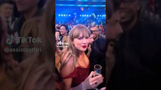 She's drunk as hell lol js wait for it! #shortsfeed #taylorswift #tay #drunk #thegrammys #67thgrammy