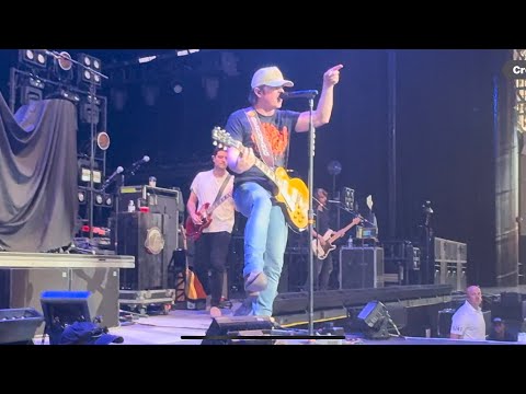 Travis Denning-Dirt Road Down(live) 7/27/24 Tinley Park