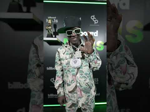 YEEAAHHHHHH BOOYYYEEEE! Flavor Flav showing off on the #BBMAs red carpet! 💎