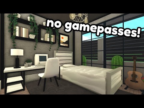 Building a NO GAMEPASS house in Bloxburg!