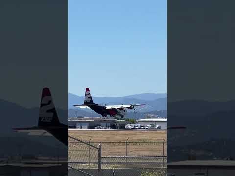 Coulson Tanker 132 landing at Medford