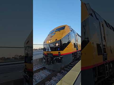 Heartland Flyer pulling into Fort Worth platform 11-24-24 #203 #amtrak