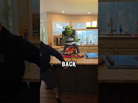 Shrek twerking on food #shorts #Ebb #funny #youtubeshorts #shrek