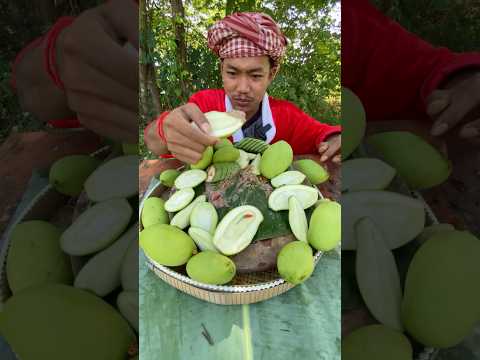 Super spicy 🌶 yummy #siscookingtv #makbangtv #greenmangoes #greenmangomukbang #mangoes #eating