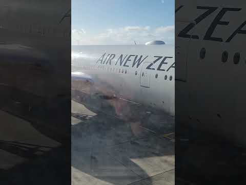 Air New Zealand Boeing 777 at the tarmac #kuyabogpilotzn #airnewzealand #Boeing #777 #plane